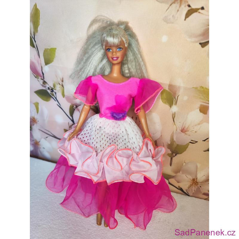 Barbie Twirling MakeUp