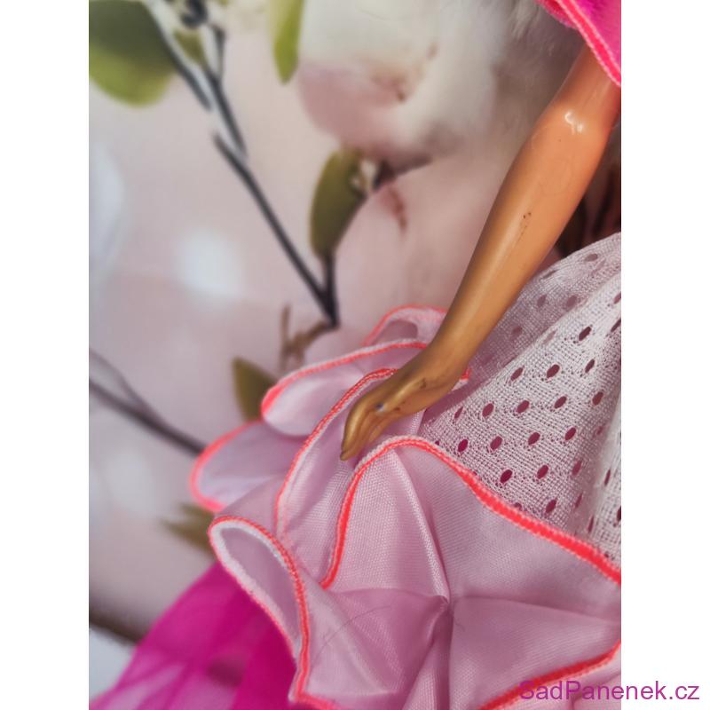 Barbie Twirling MakeUp