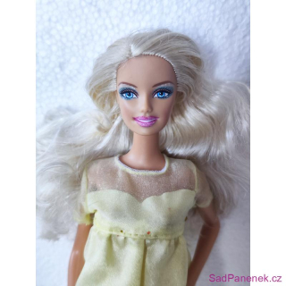 Barbie blondýnka v těhotenském