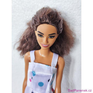 Barbie brunetka v šatech s puntíky