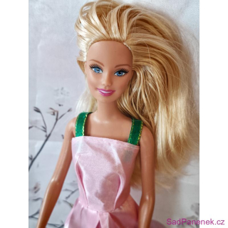 Plážová Barbie blondýnka